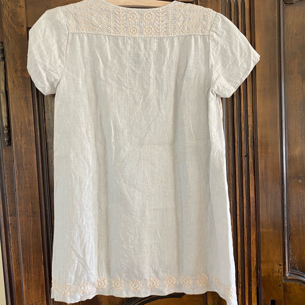 Short sleeve embroidered Johnny Was light grey(?) Tunic size XS Never worn - Picture 3 of 4